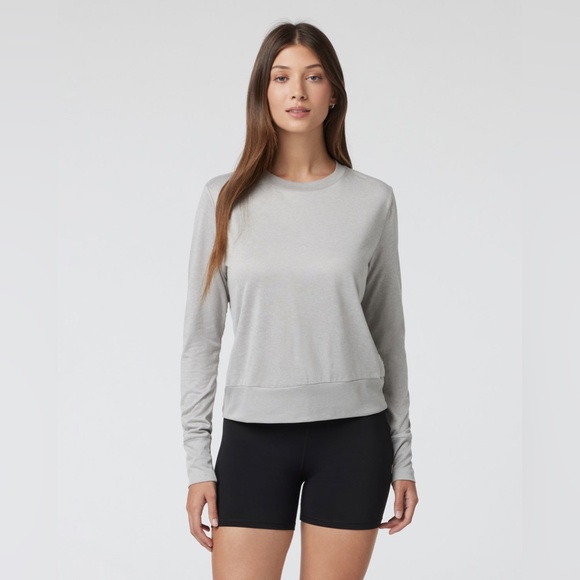 Vuori Tops - Vuori Daydream Crew in Light Heather Gray, Size Medium